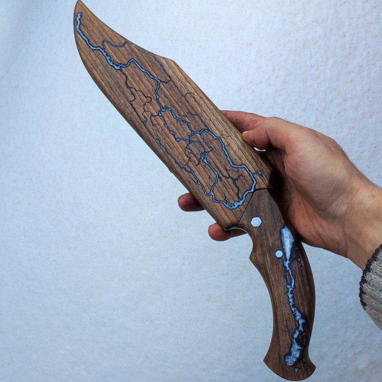 کارد شکاری با غلاف چوبی