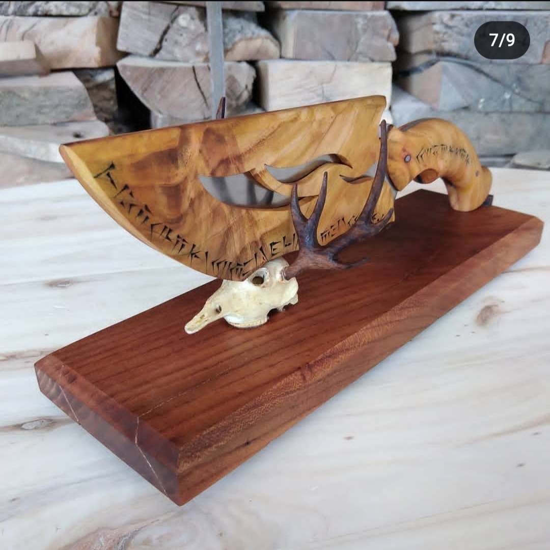 چاقو کلکسیونی با استند جمجمه گوزن