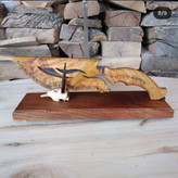 چاقو کلکسیونی روی استند مخصوص