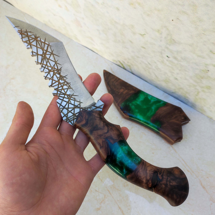 چاقو چوبی و رزینی با تیغه فولادی